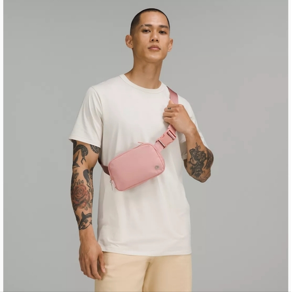 FREE GIFT! 🎁+ Lululemon Everywhere Belt Bag Pink Pastel Nylon Fanny Pack - Picture 6 of 10